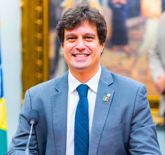 Lucas Ramos comemora avanço em proposta que elimina escala de trabalho 6×1