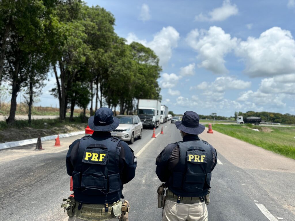 PRF inicia Operação Tiradentes com ênfase na fiscalização de motocicletas em Pernambuco.