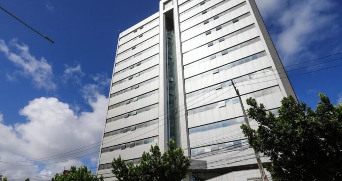 Pernambuco oferece salários acima de R$ 15 mil em seleção simplificada na área de Administração e Saúde.