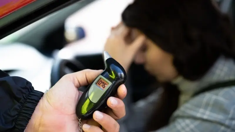 Proposta aumenta valor da multa da Lei Seca para R$ 30 mil e prevê cassação da CNH por 10 anos.