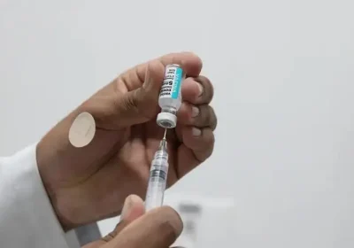 Recomenda-se que grupos prioritários recebam dose de reforço da vacina contra a Covid-19