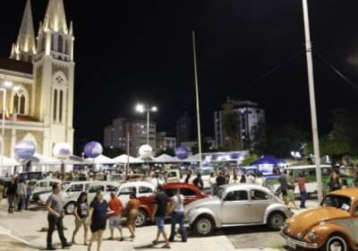 14º Encontro de Carros Antigos agita a Praça Dom Malan em Petrolina (PE) com relíquias automotivas