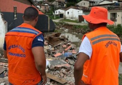 Após chuvas em Pernambuco, 1.150 permanecem desabrigados; governo federal declara emergência em 23 cidades. Após chuvas em Pernambuco, 1.150 permanecem desabrigados; governo federal declara emergência em 23 cidades.