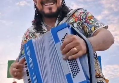 Bell Marques lidera a celebração do aniversário de Senhor do Bonfim em trio elétrico.