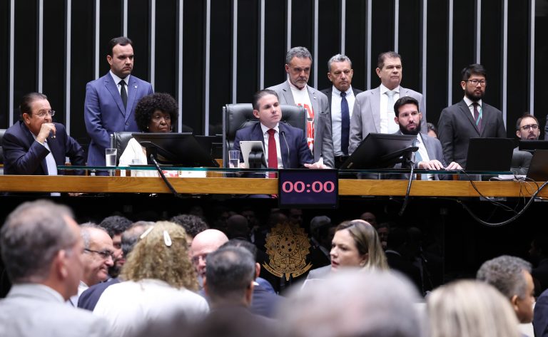 Câmara aprova mudança na escala de trabalho para 40 horas semanais sem folga fixa de 6×1
