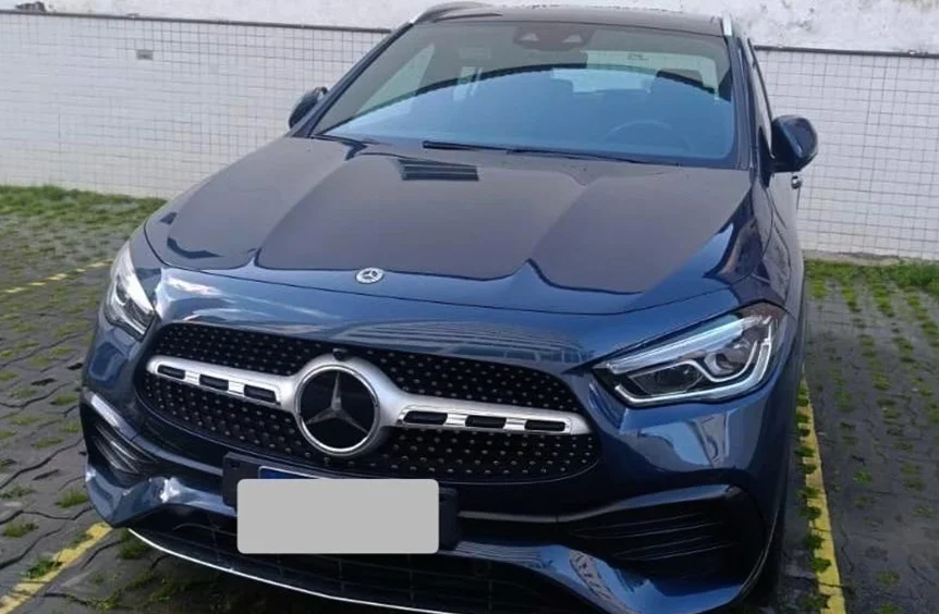 Carros de luxo no valor de mais de R$ 1 milhão foram encontrados em posse de grupo criminoso investigado por fraude fiscal em Pernambuco.