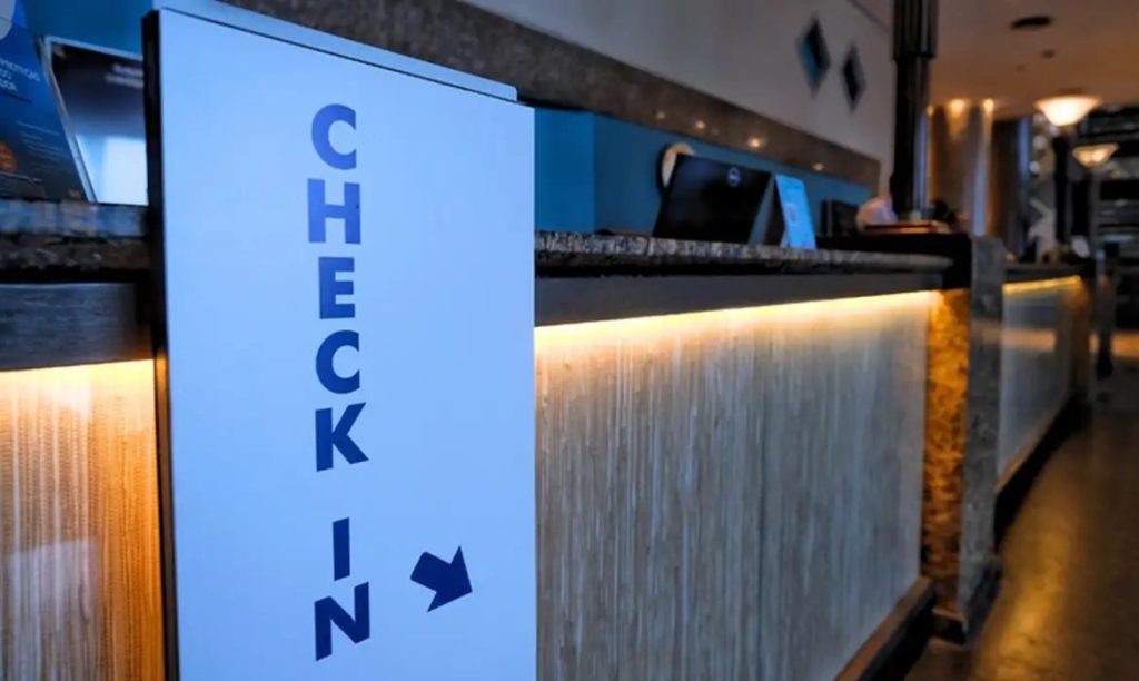 Com o check-in digital, os hóspedes podem chegar ao hotel com a ficha cadastral preenchida.