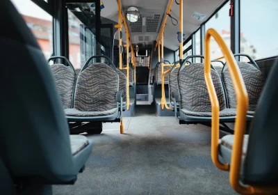 Comissão aprova utilização de imposto sobre combustíveis para reduzir custo da passagem de ônibus.