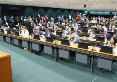 Comissão da Câmara dos Deputados aprova texto-base da PEC que põe fim à escala de trabalho 6×1