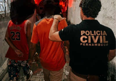 Dupla em flagrante por homicídio qualificado é presa pela Polícia Civil em Sertânia (PE)