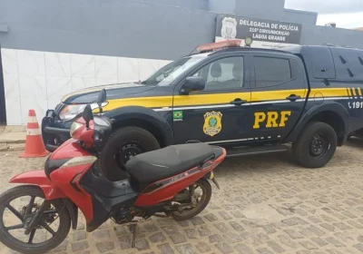 PRF recupera motocicleta roubada durante Operação Duas Rodas em Lagoa Grande (PE)