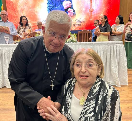 Padre Adilson recebe homenagem da Câmara de Petrolina em noite memorável