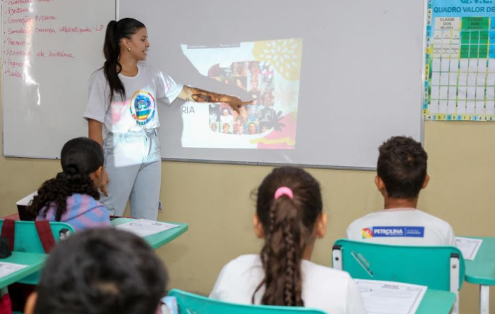 Percentual de escolas municipais em Petrolina (PE) que possuem acesso à internet atinge 86,1%