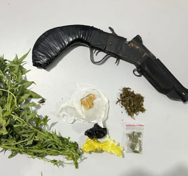 Polícia Militar apreende arma e drogas em Nova Descoberta, em Petrolina (PE)