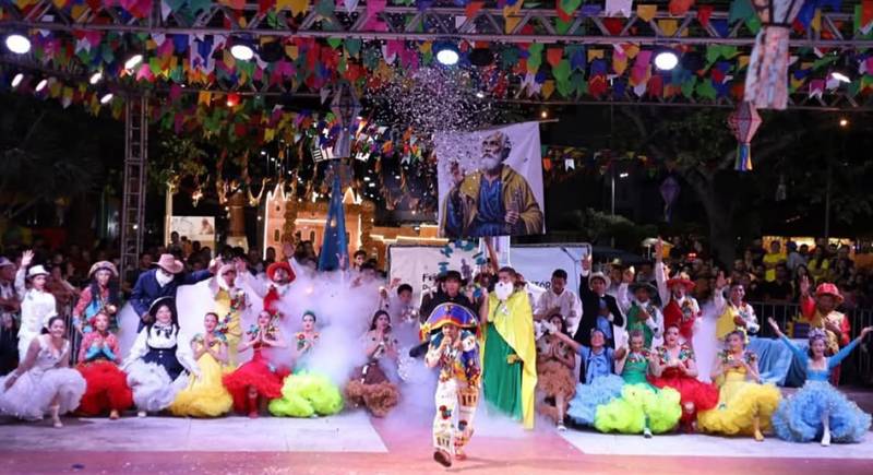 Abertura dos festejos juninos de Ouricuri é marcada por quadrilhas, shows e grande público