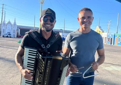 Adãozinho de Rajada e Katim prometem agitar a festa do Forró dos Avós.