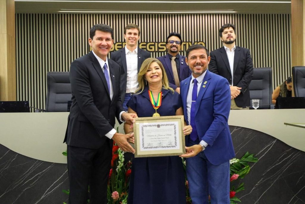 Alinne Durando é agraciada com Título de Cidadã Petrolinense e Medalha Dom Malan em emocionante cerimônia