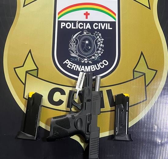 Arma de fogo é encontrada durante investigação de violação de medida protetiva em Cabrobó
