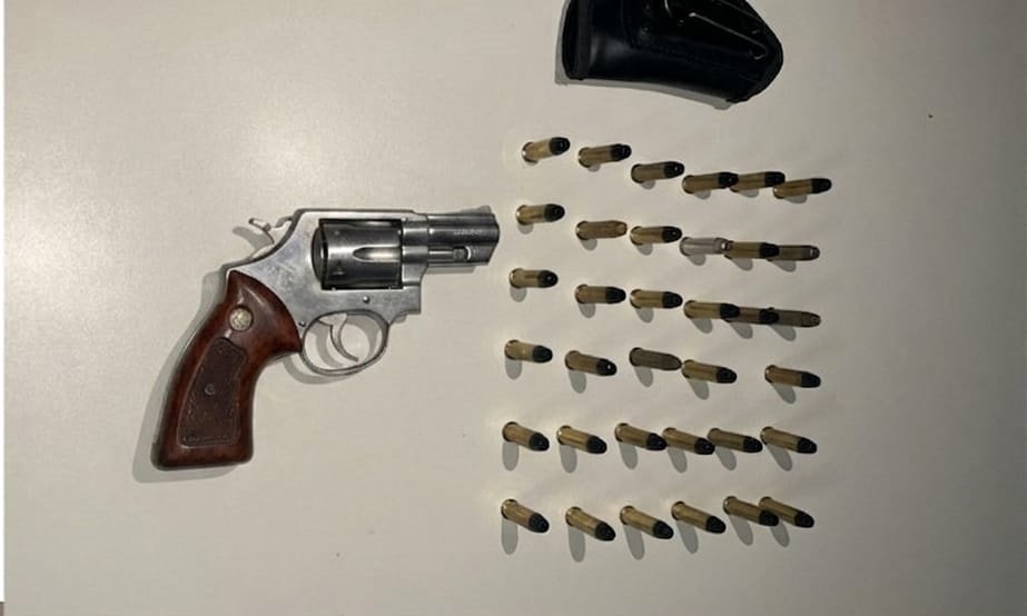 Arma de fogo e munições são apreendidas pela Polícia Militar em Curaçá (BA)
