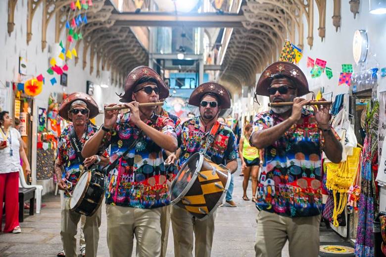 Celebração da cultura popular com festa junina em locais de Pernambuco