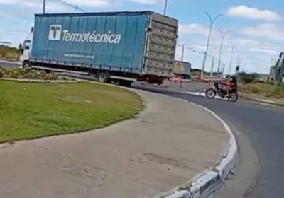 Compesa assegura que a intervenção na Avenida Mário Rodrigues está devidamente sinalizada Compesa assegura que a intervenção na Avenida Mário Rodrigues está devidamente sinalizada