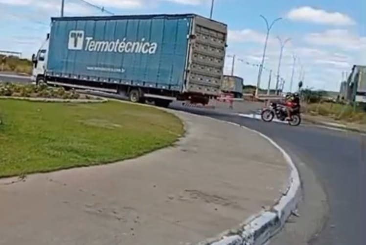 Compesa assegura que a intervenção na Avenida Mário Rodrigues está devidamente sinalizada
