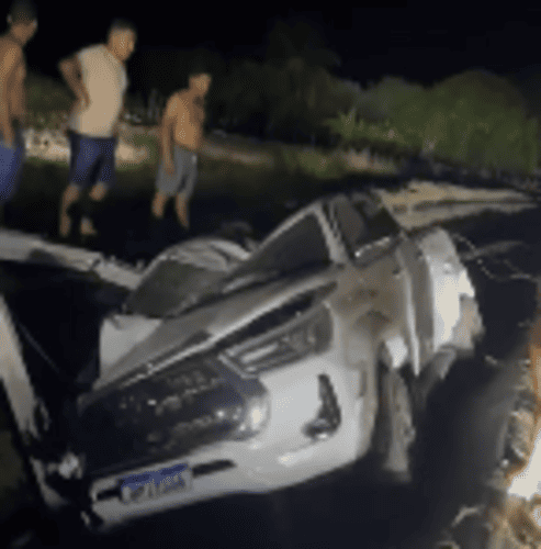 Fiação caída na pista em Maniçoba causa acidente e comunidade alerta