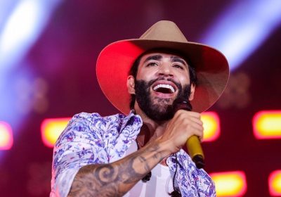 Gusttavo Lima emociona o público de Petrolina com um show que mescla sertanejo e forró Gusttavo Lima emociona o público de Petrolina com um show que mescla sertanejo e forró