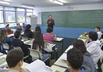 Novo piso nacional do magistério é fixado em R$ 5,1 mil pelo governo Novo piso nacional do magistério é fixado em R$ 5,1 mil pelo governo