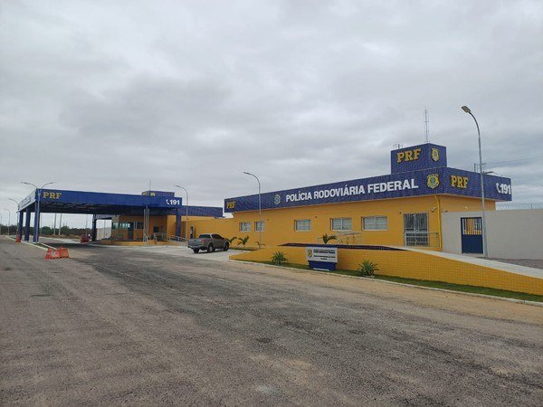 Operação conjunta da PRF e CIPE Caatinga resulta na prisão de suspeito por falsidade ideológica em Juazeiro (BA)