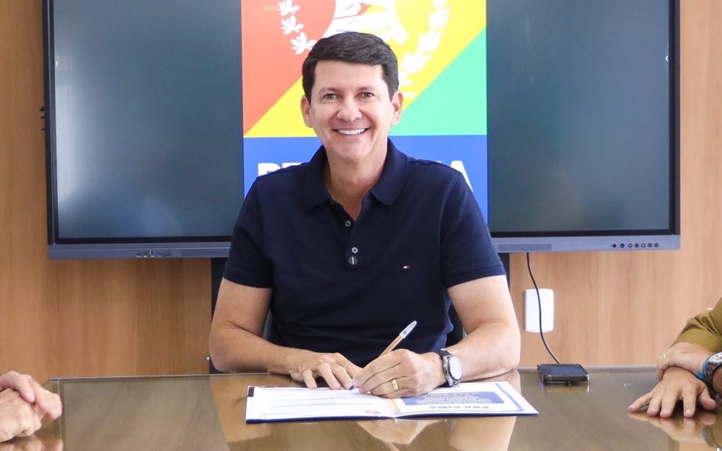 Prefeito Simão adianta pagamento da primeira parcela do 13º salário e injeta R$ 32 milhões na economia de Petrolina