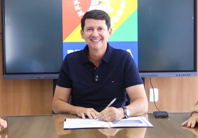 Prefeito Simão adianta pagamento da primeira parcela do 13º salário e injeta R$ 32 milhões na economia de Petrolina