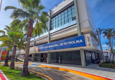 Primeira parcela do 13º salário dos servidores municipais de Petrolina é paga nesta quinta-feira (11), injetando R$ 32 milhões na economia local.