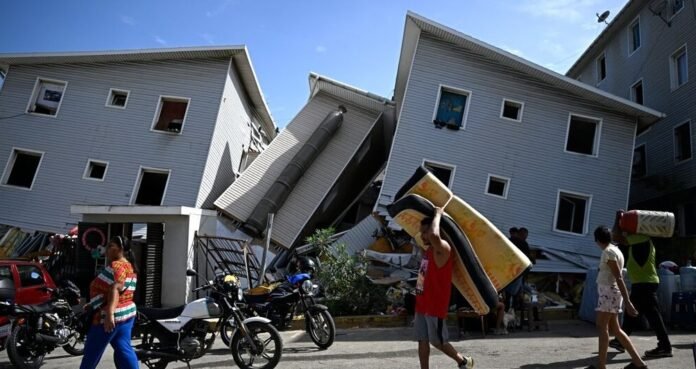Quase mil vítimas fatais e mais de 50 mil pessoas desaparecidas após terremoto duplo assolar a Venezuela