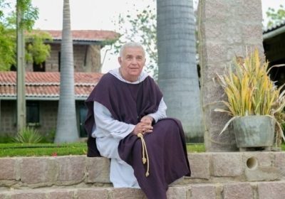 Após quase três anos, padre Airton Freire de Arcoverde (PE) recebe liberdade concedida pela Justiça
