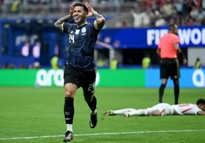 Argentina faz gol nos acréscimos, elimina Inglaterra e avança para a final da Copa do Mundo 2026 contra a Espanha.