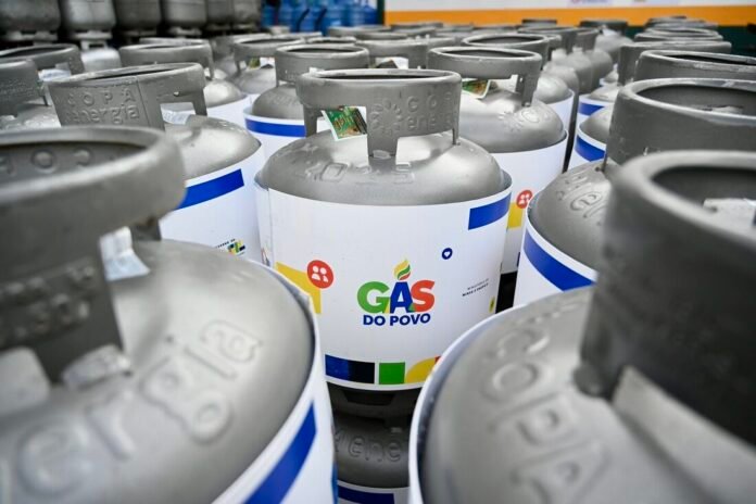 Caixa Econômica disponibiliza nova rodada do programa Gás do Povo nesta sexta-feira (10); famílias podem verificar o benefício.