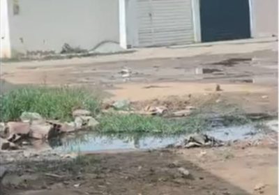 Compesa mobiliza equipe para limpar tubulação de esgoto no Residencial Cacheado
