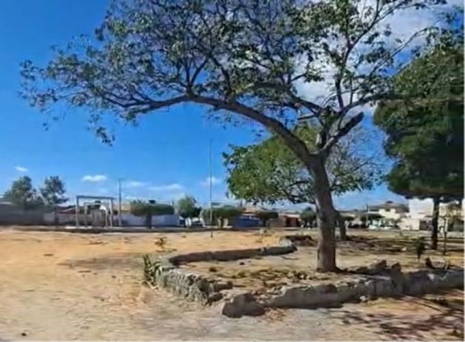 Comunidade pede que revitalização da praça do José e Maria seja concluída