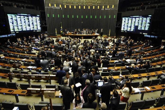 Deputados federais de Pernambuco priorizam investimentos em publicidade durante ano eleitoral