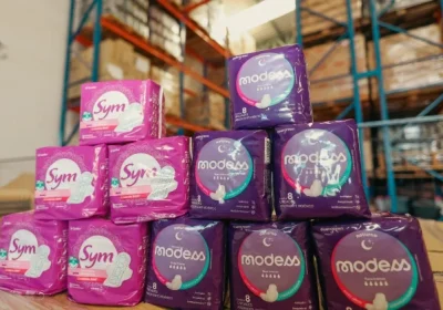 Em Petrolina (PE), distribuição de quase 100 mil pacotes de absorventes para estudantes da rede municipal