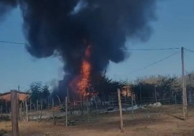 Fogo consome barraco em invasão de Petrolina