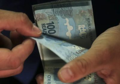 Lucro do FGTS: R bilhões serão distribuídos para 138 milhões de trabalhadores. Lucro do FGTS: R bilhões serão distribuídos para 138 milhões de trabalhadores.