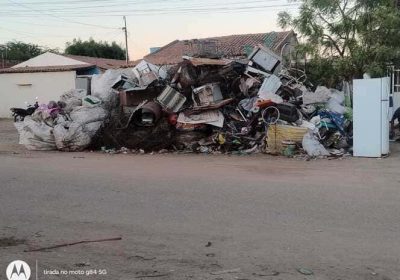 Moradores estão preocupados com o acúmulo de lixo na entrada do N-5