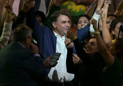 PL oficializa Flávio Bolsonaro como pré-candidato à Presidência da República durante convenção