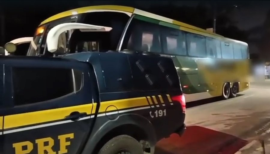 Polícia Rodoviária Federal prende homem suspeito de importunação sexual em ônibus em Pernambuco.