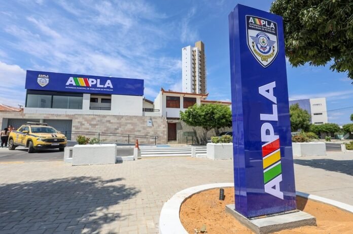 Prefeitura de Petrolina (PE) estende prazo para a revalidação das autorizações dos taxistas até 31 de julho.