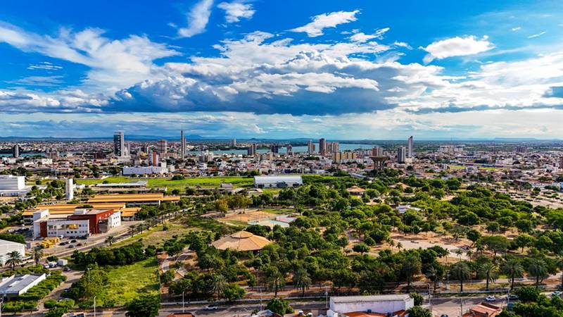 Previsão meteorológica indica céu claro e brisas moderadas em Petrolina para o próximo dia