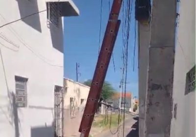Problemas causados pela falta de sinalização em obra na BR-407 impactam moradores do Bairro Atrás da Banca Problemas causados pela falta de sinalização em obra na BR-407 impactam moradores do Bairro Atrás da Banca