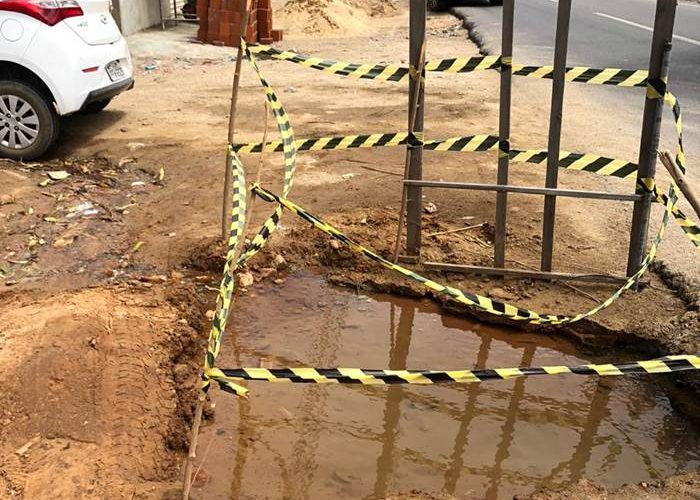 Vazamento na rede de abastecimento de água na Sete de Setembro impacta região norte